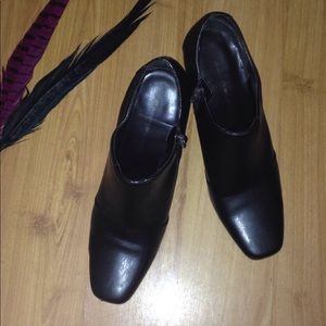 Bandolino Heeled Leather Ankle Boots